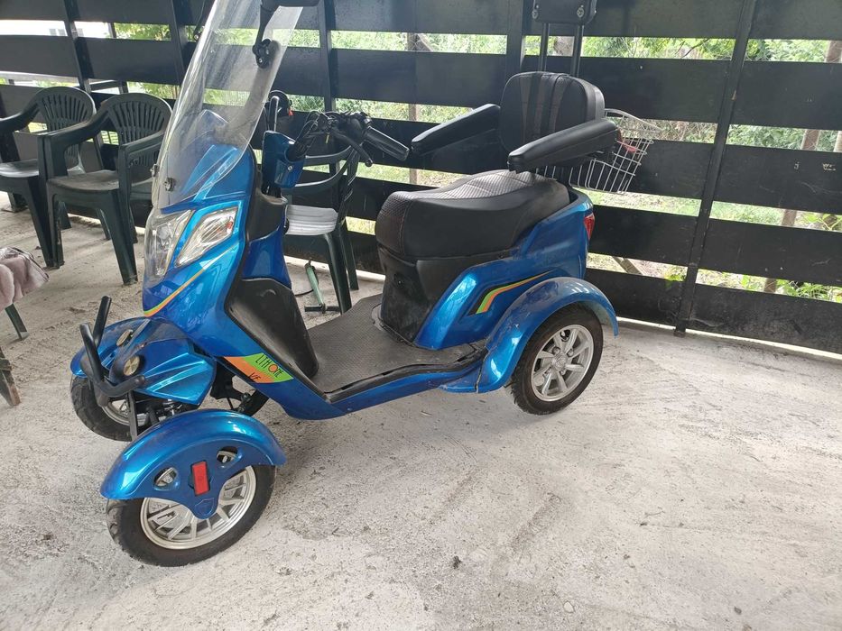 Scuter electric 4 roti