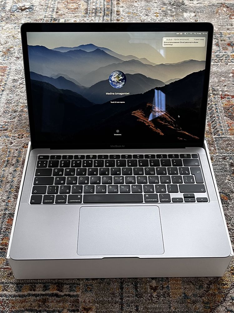 Macbook 13 2020  intel core i3