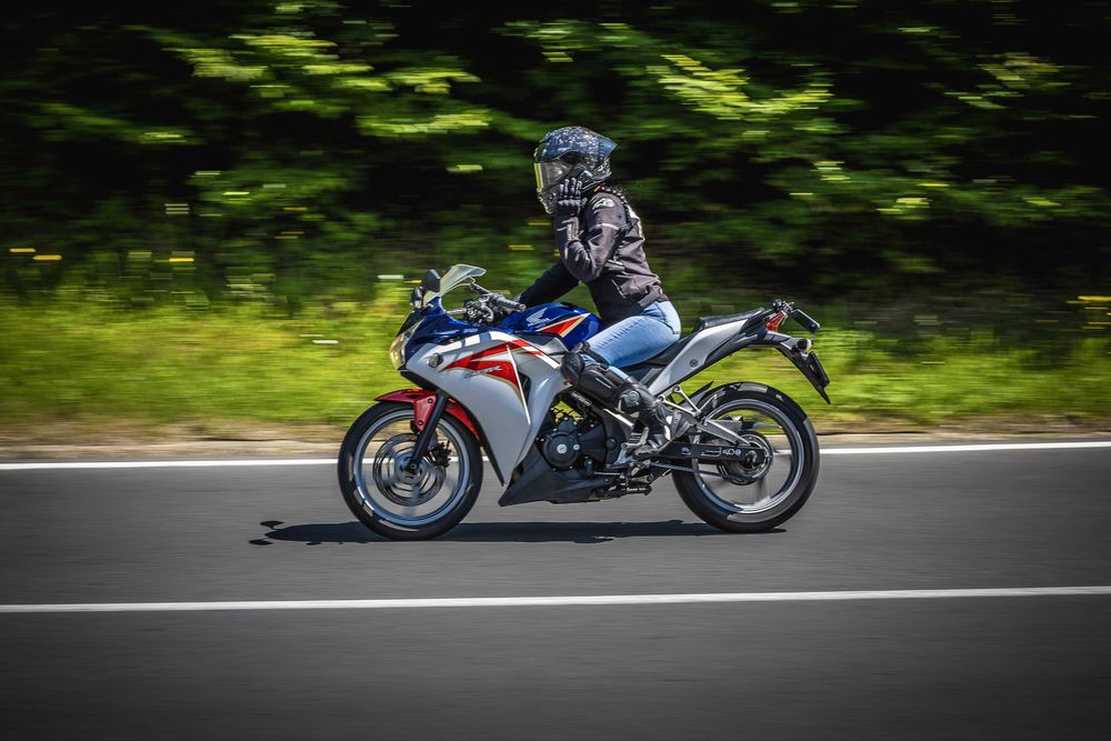 Honda cbr 250r 2011 modelul fara abs