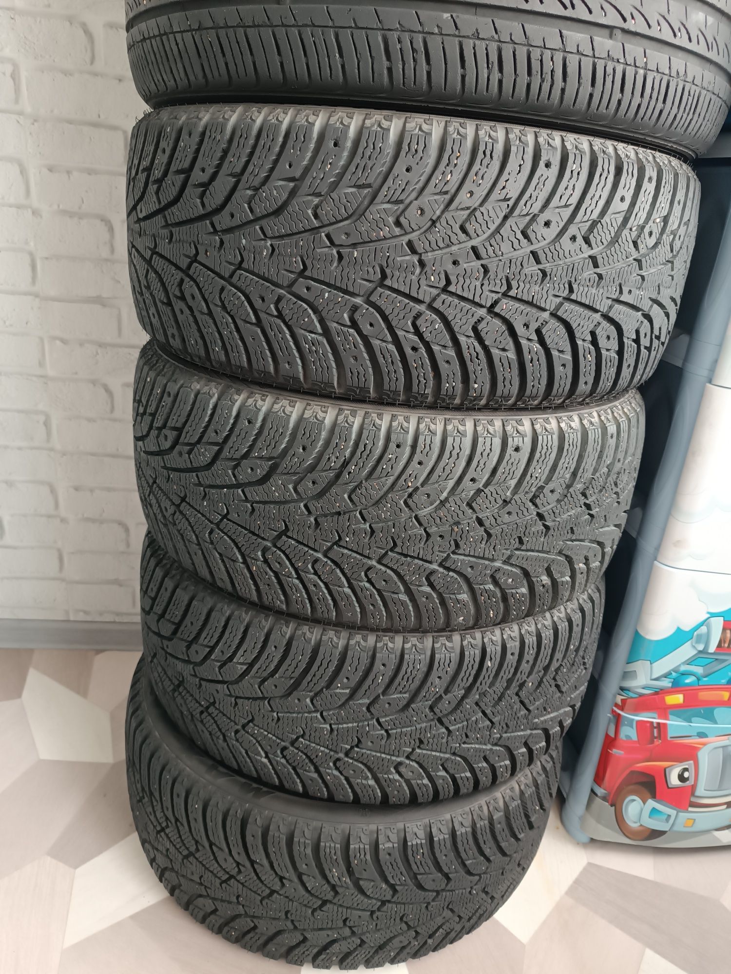 Срочно!!!Продам зимние шины R-17