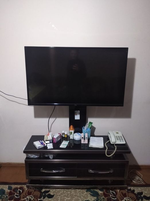 Артель телевизор 43' с подставкой