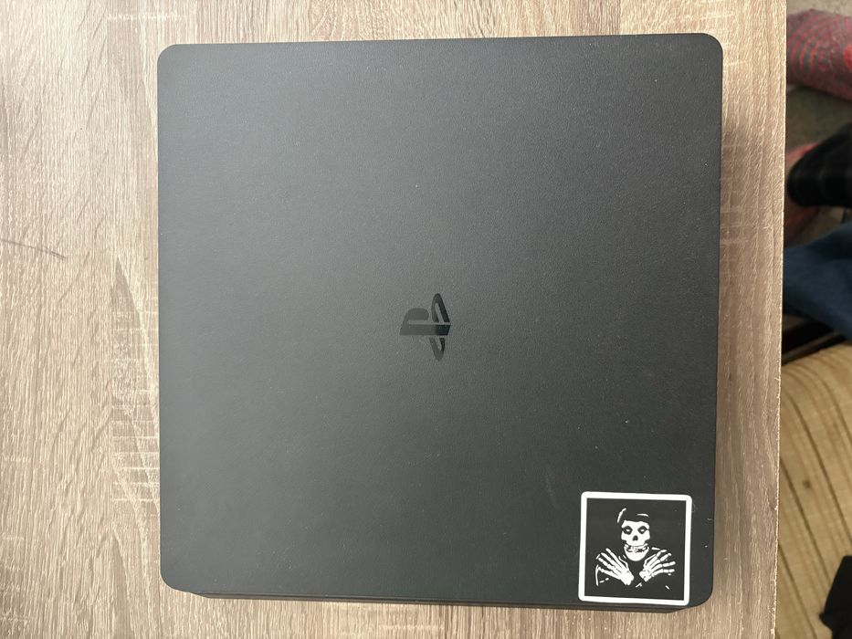 Playstation 4 slim