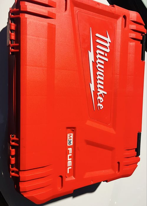 Flex & Filetanta Milwaukee cu 2 acumultatori 5 Ah + incarcator