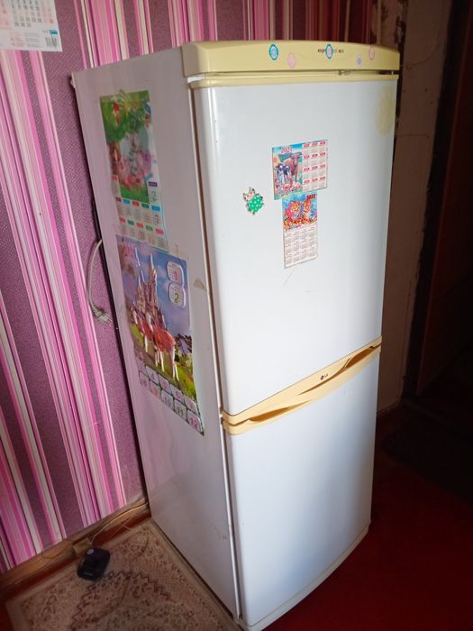 Продам холодильник на запчасти