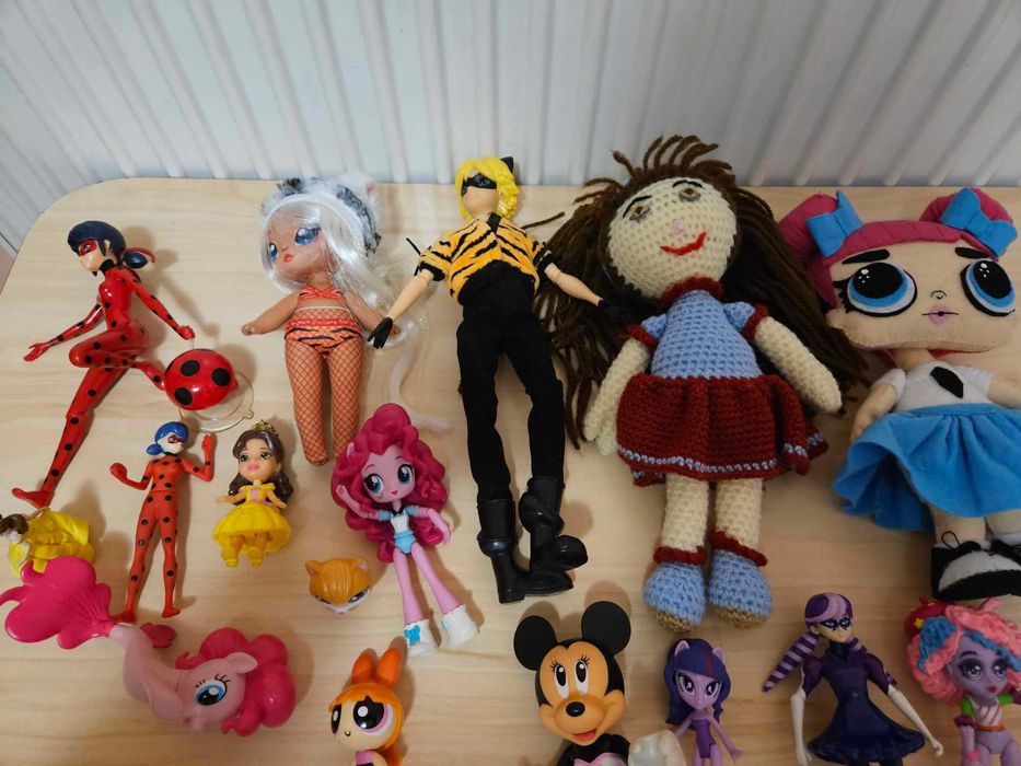 Diverse jucarii de fetite