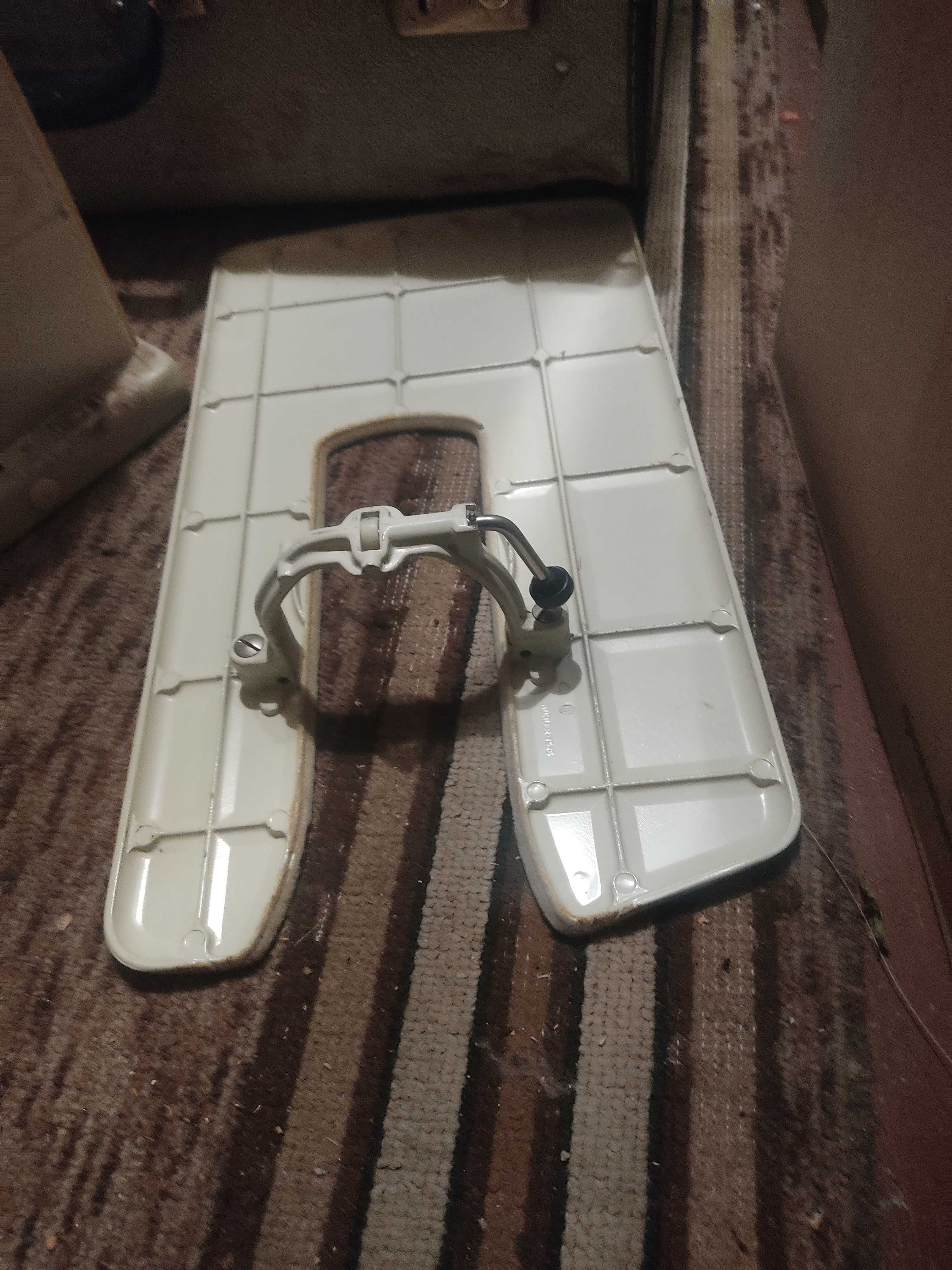 Продавам 2 броя шевни машини