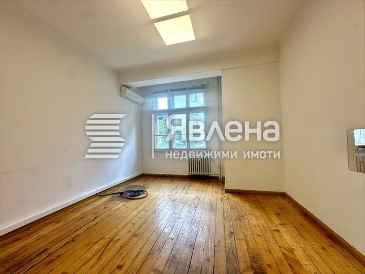 Дава се под наем Четиристаен апартамент в София, Център - 100 кв.м за 700 € - Снимка #3