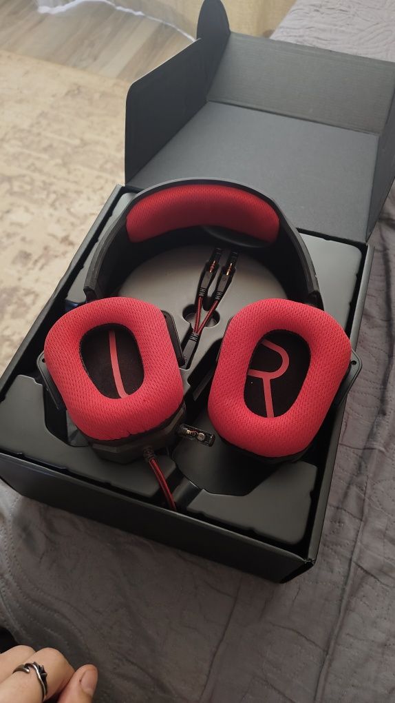 Продаю Наушники Lenovo Legion Stereo Headset