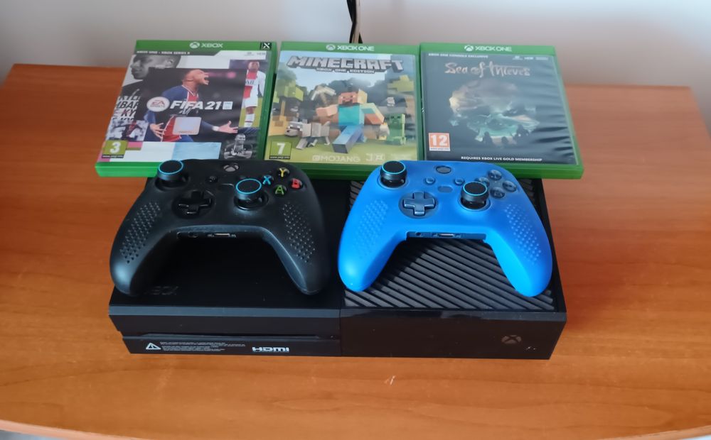 Xbox One 2TB + 2 manete + 3 jocuri