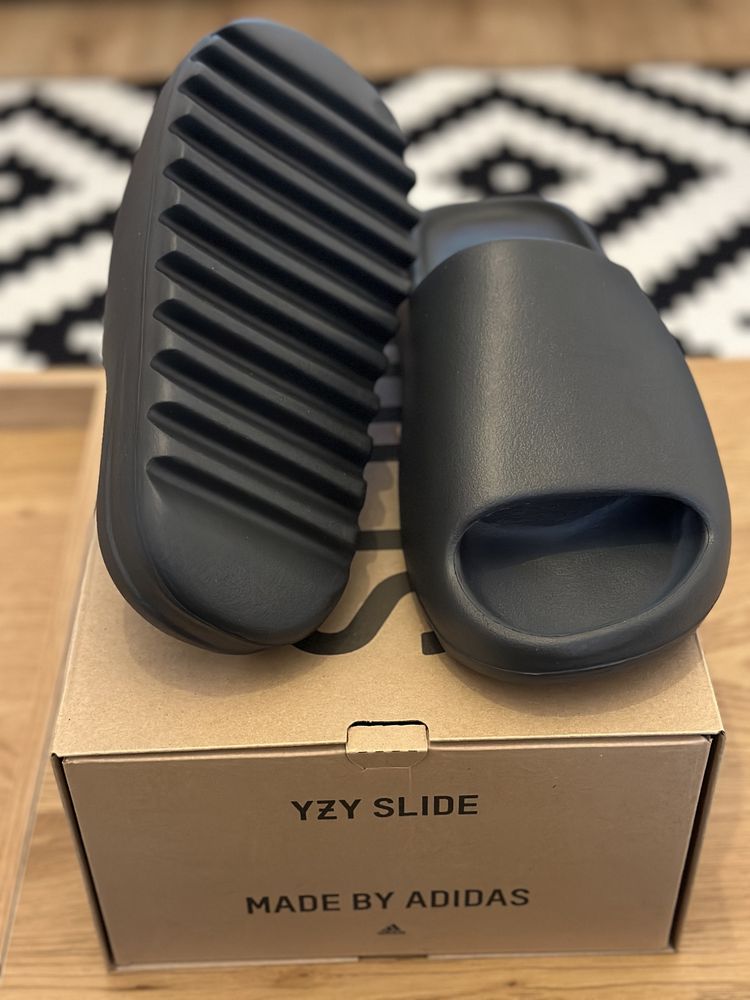 Yeezy Slide Dark Onyx