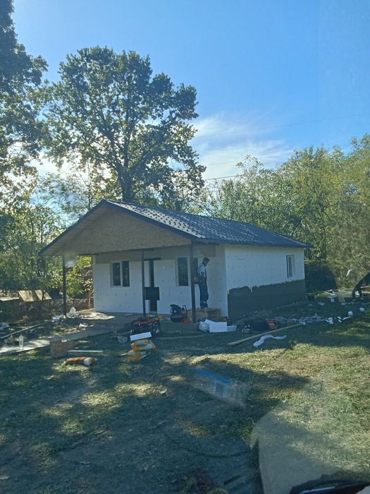 De vânzare case pe structură metalică ,case modulare din panouri sandw