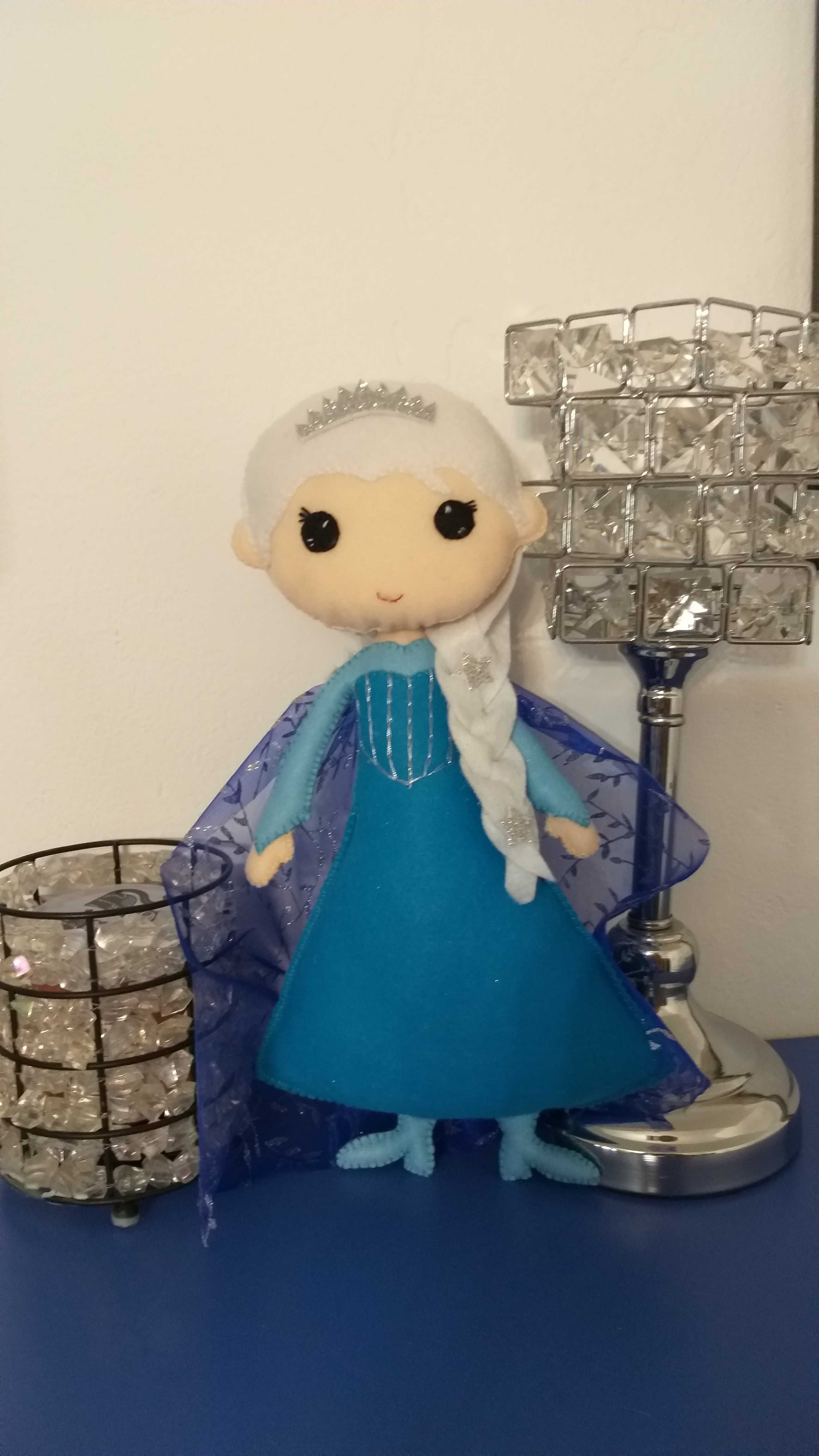 Printesa Elsa, papusa handmade din fetru.