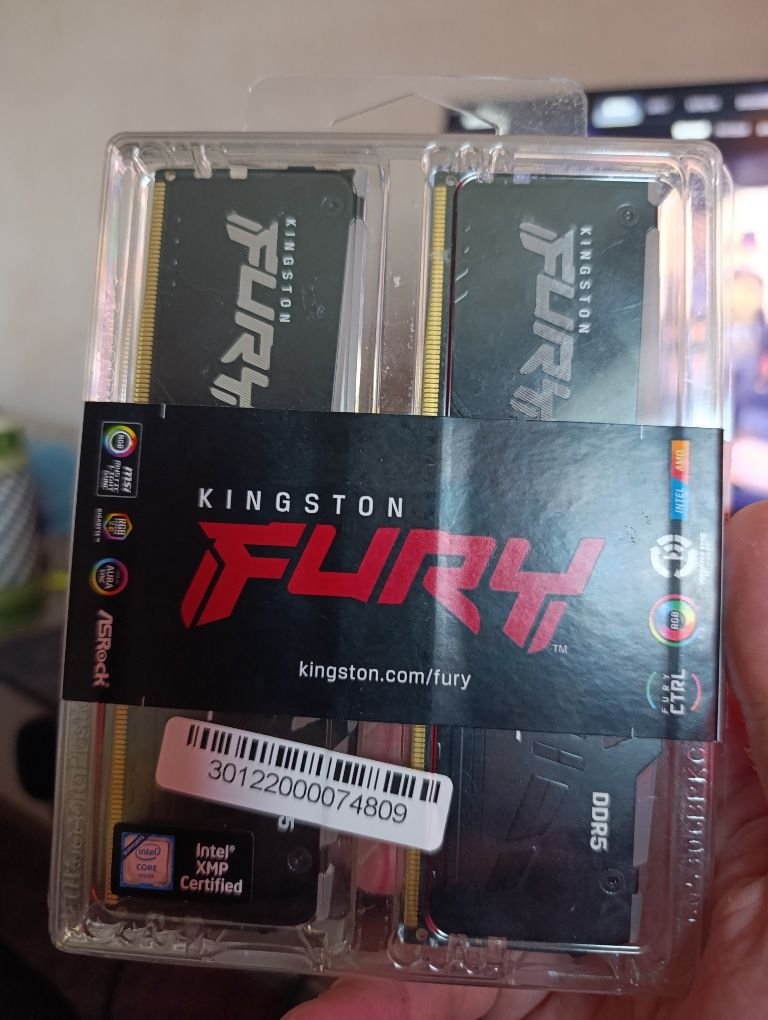 Оперативная память Kingston Fury DDR5 8GB.