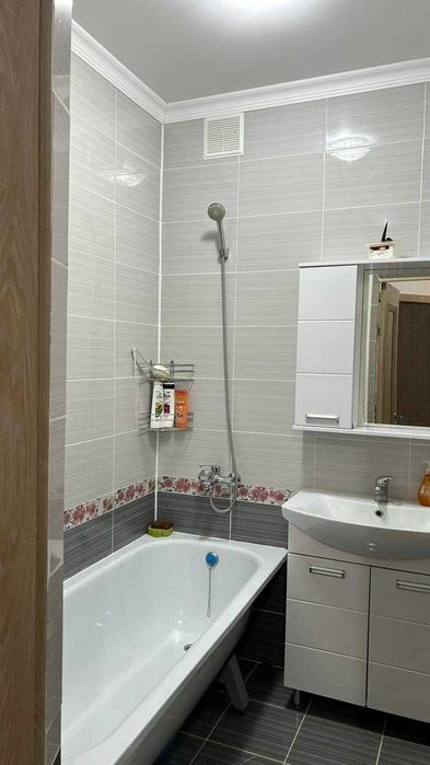 Сдам 1 к.кв 42 кв.м. р-н Батыс-2