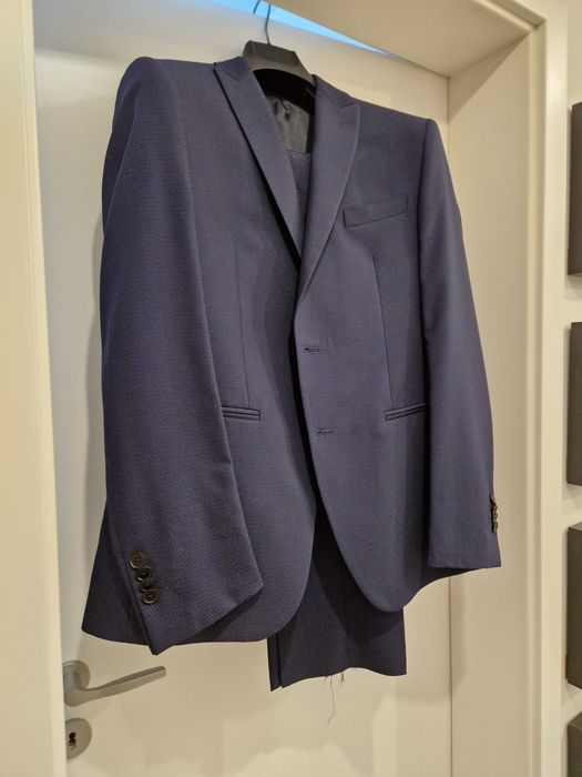 Vand costume barbatesti noi, nepurtate marimea M/ 50