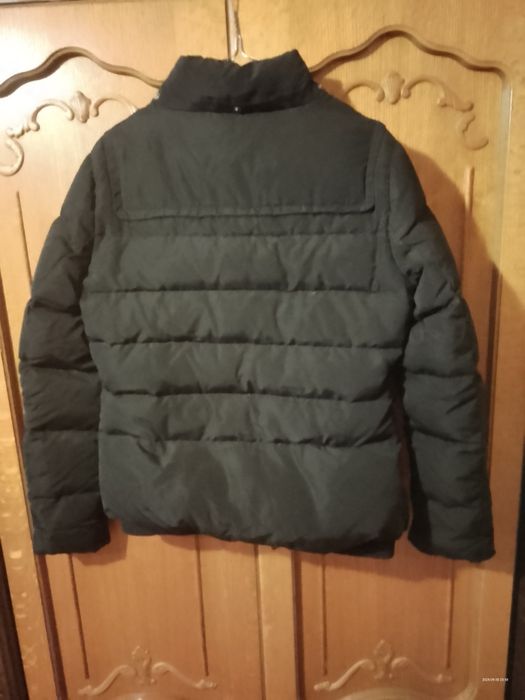 Geaca pufoasa neagra