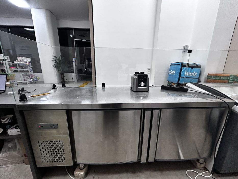 Продам холодильный стол!