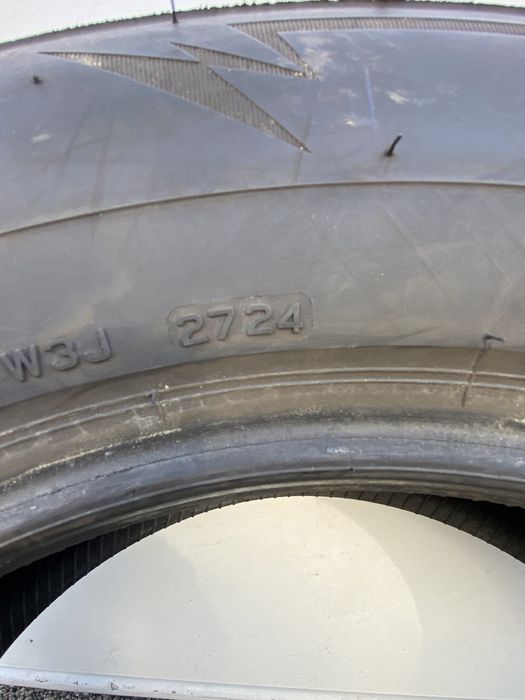 235/65/17/ Bridgestone blizzak LM005