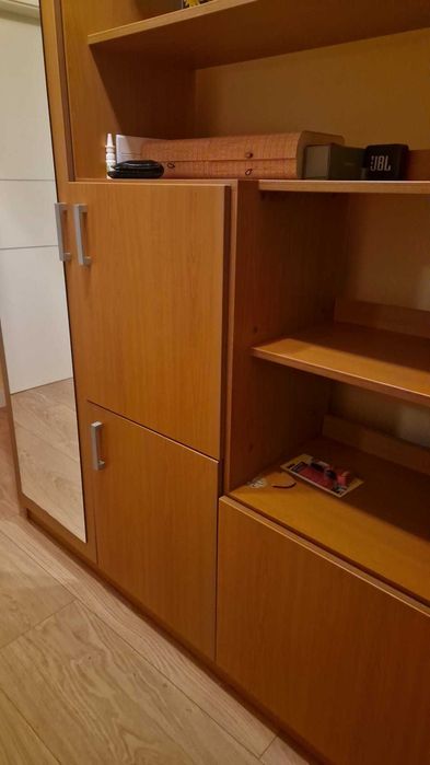 Vand MOBILIER Hol cu oglinda mare si rafturi! Un mic DEFECT!