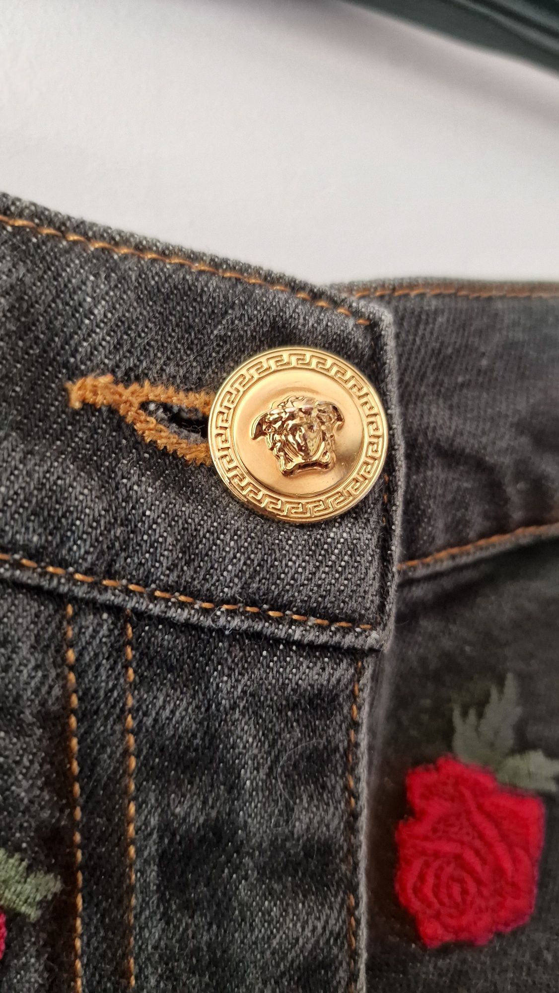 100% оригинални къси дънкови панталонки Versace