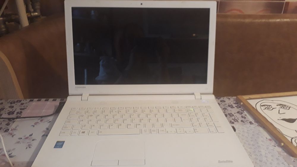 Laptop Toshiba Satellite+geanta-C55-C-137 cu procesor Intel® Core™