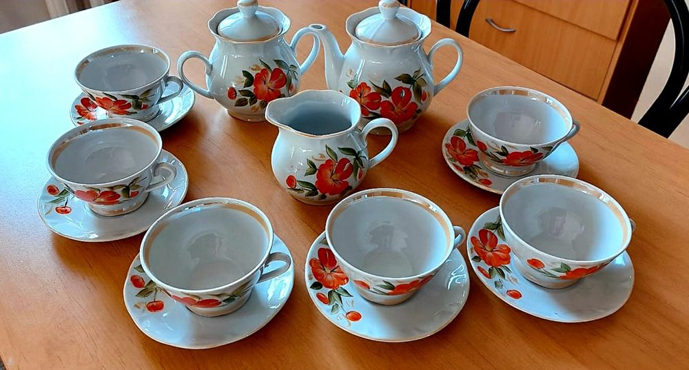 Продам фарфоровый сервиз 60-х годов прошлого века.