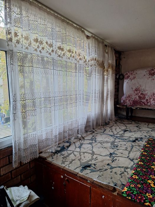 Продам 1 ком. 2  этаж дом 5 этажный кирпич. Балкон 2/6.