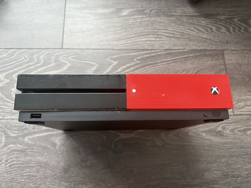Xbox one s + контролер и игри