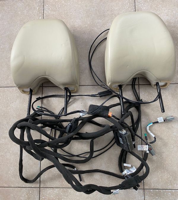 Set Tetiere cu Display/DVD Volvo S60 V60 XC60 31269557 31269552 31269555