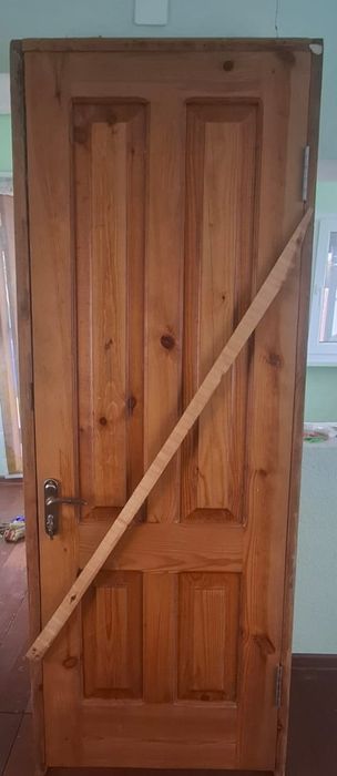 Дверь входная деревянная