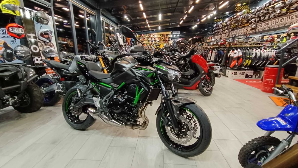 Kawasaki Z650 -0km pret livrare prin EST BIKE Campina
