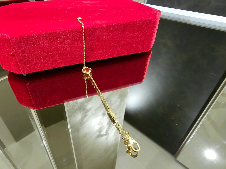 Van Cleef & Arpels VCA Gold Red Sweet Alhambra Clover Дамска Гривна
