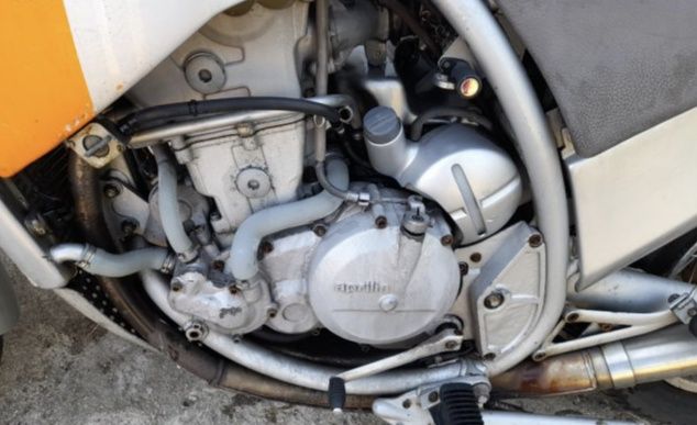 Aprilia moto 6.5 само на части априлия