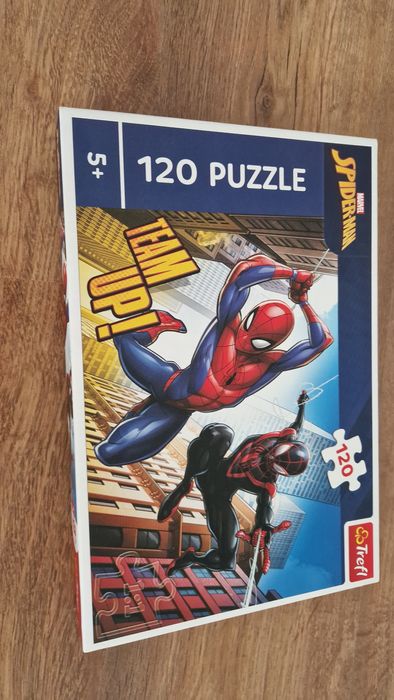 Puzzle cu spiderman in cutie