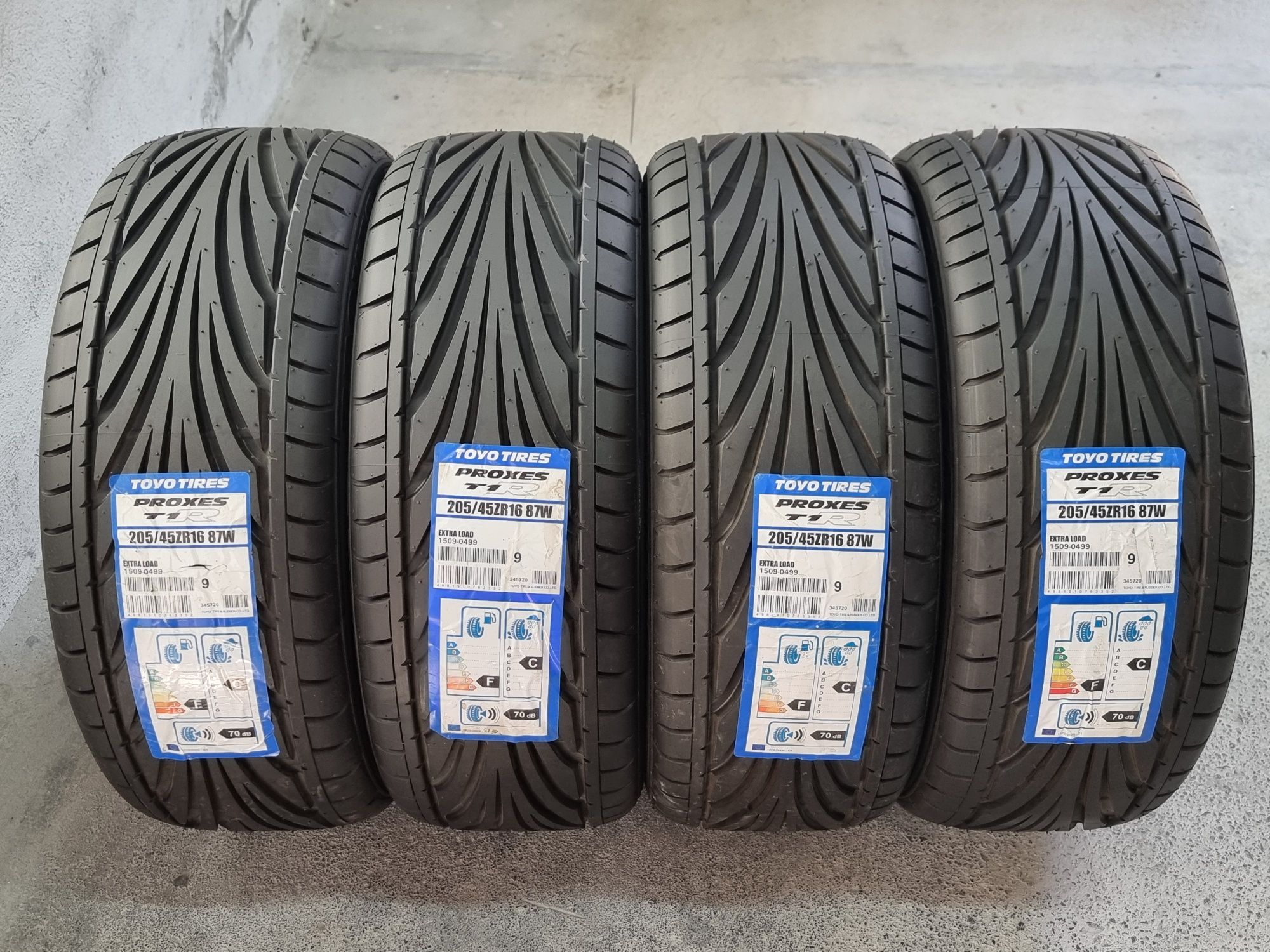 НОВИ 205/45/16 TOYO Proxes T1R 4Броя: 370лв