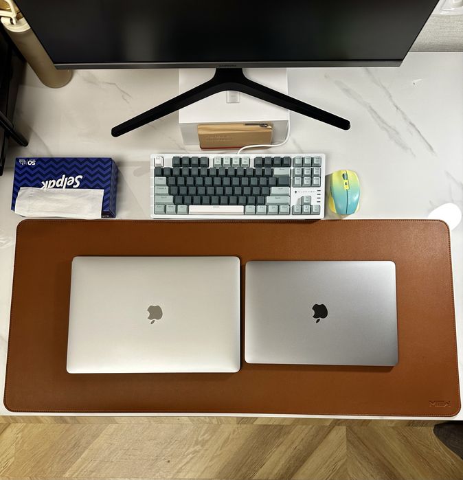 Macbook Pro (15-inch, 2016) & Macbook Air (13-inch, 2020)