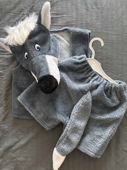 Продам новогдние костюмы волка и лисички