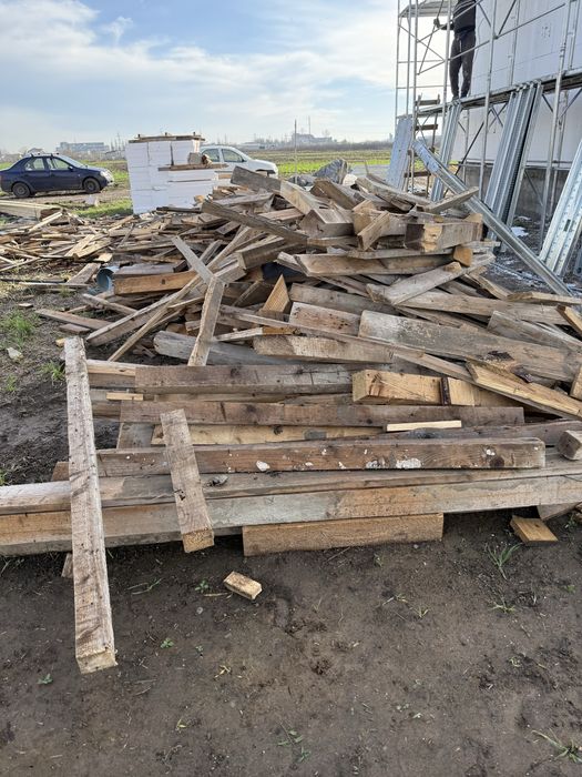 Lemne foc aproximativ 8 metri steri