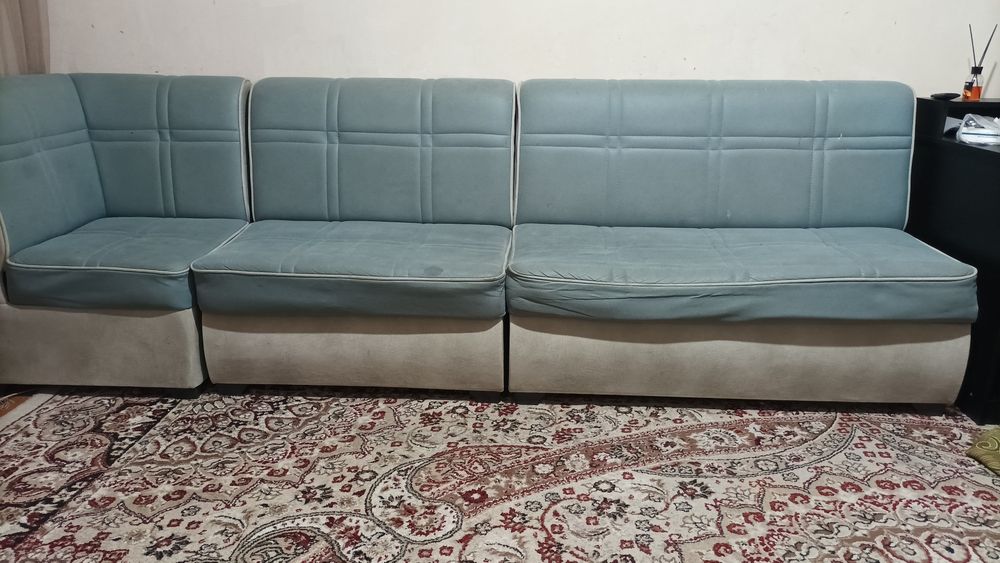 угловой диван с пуфиками.    burchaklik divan, kursichalari bn