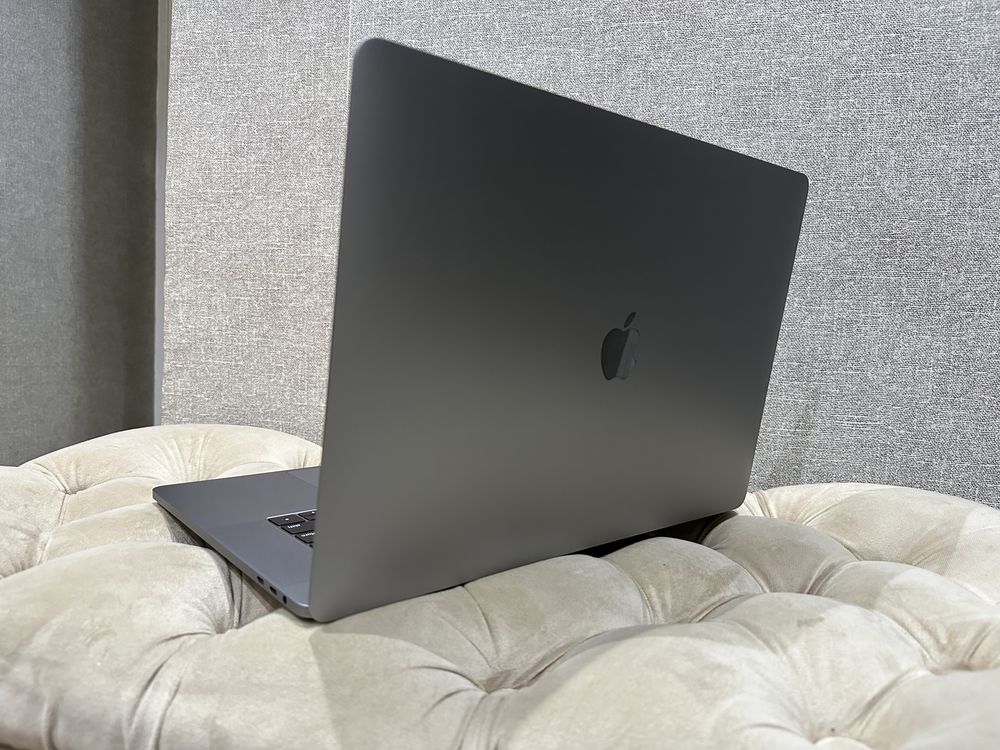 * Apple MacBook 15 A1990 core i9 2019 год в отличном состоянии