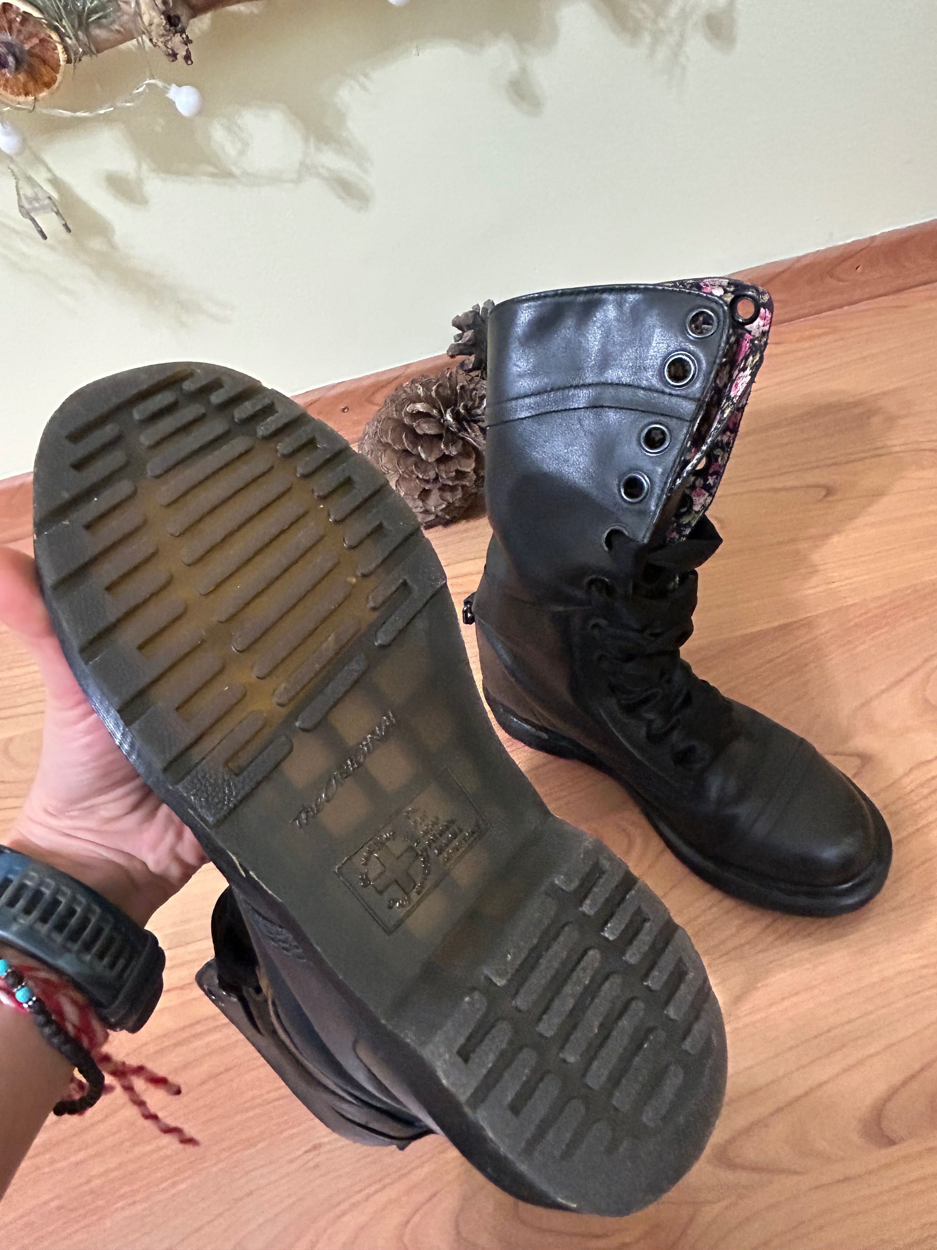 Dr. Martens Triumph Boots Floral Leather Fold Over Women’s Боти