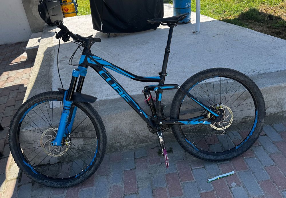 Vând bicicletă Cube fritzz