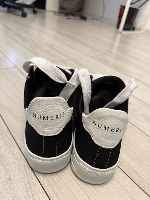 Numeris-Atelier-Acrylic Black