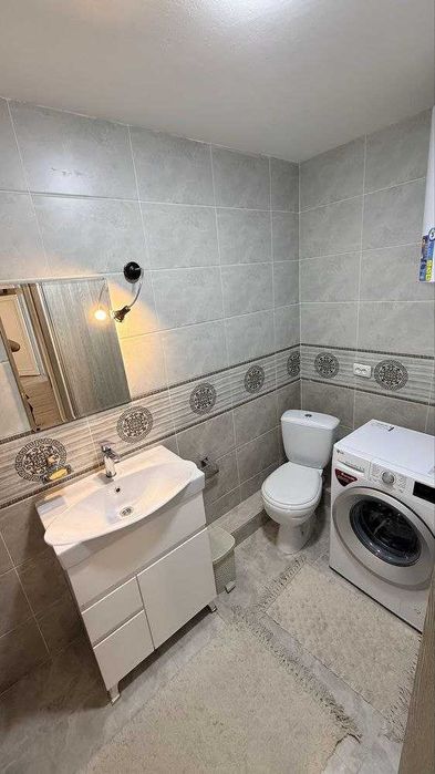 Срочно Продаётся квартира в центре 3 комнат Новостройка Ремонтом