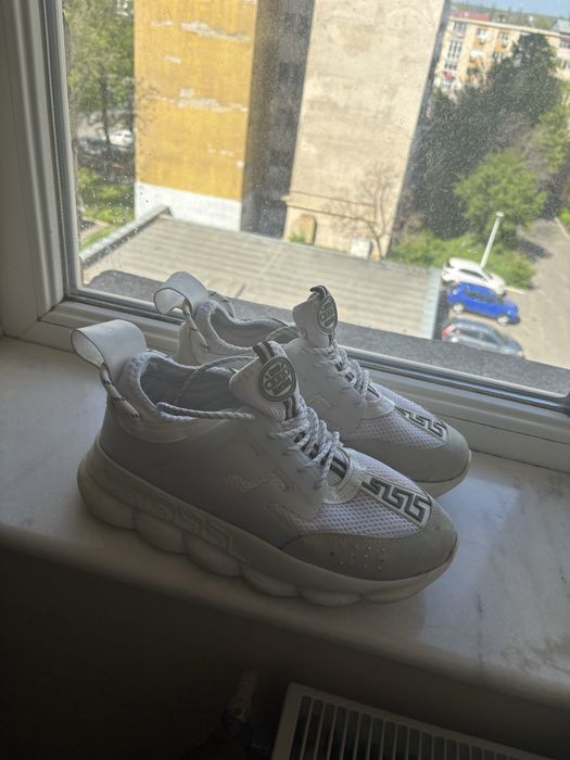 Versace chain reaction