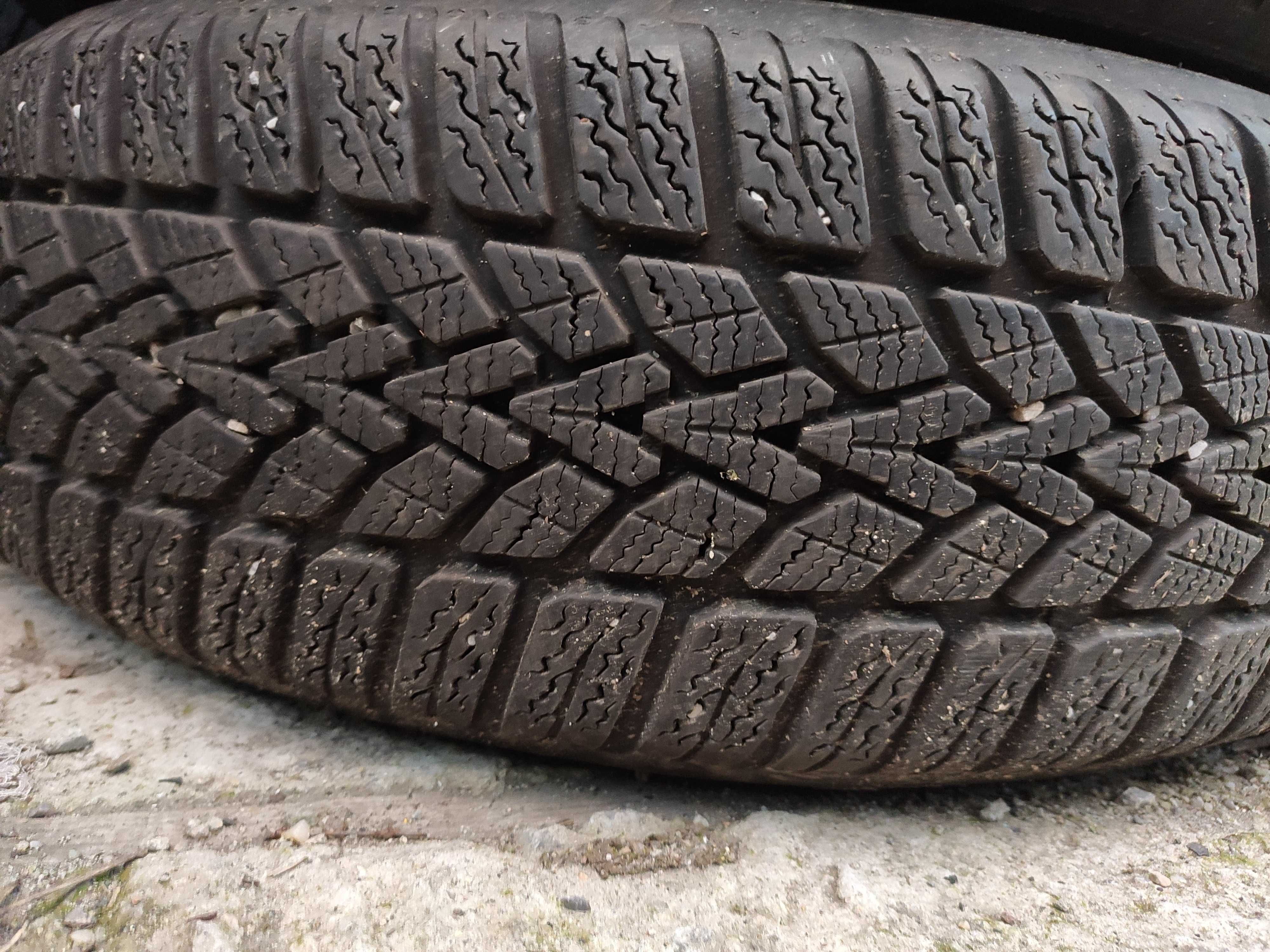 4бр Зимни гуми 185 60 15 - Dunlop