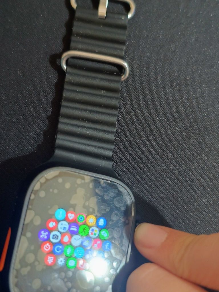 Vând smartwatch in stare perfecta.