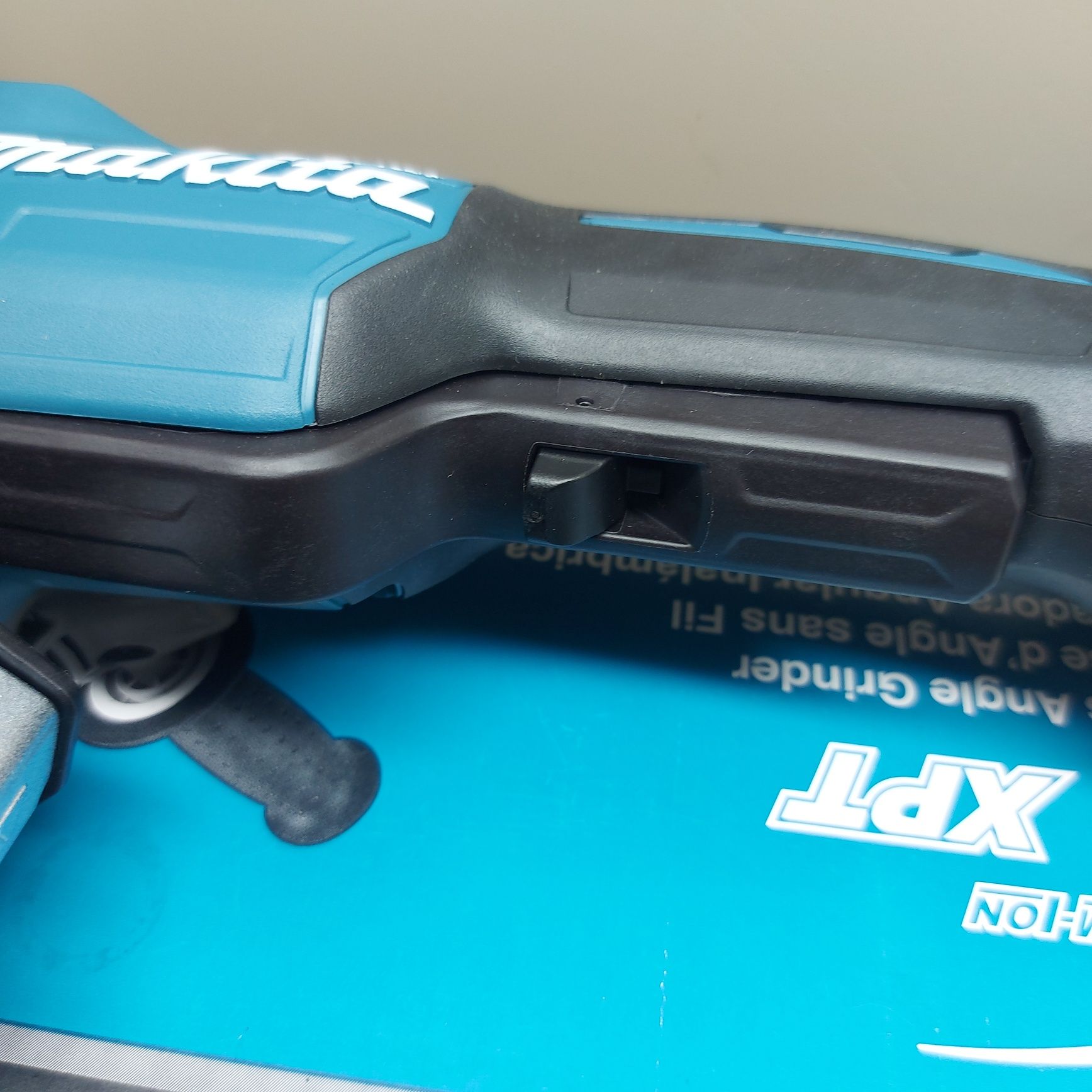 Топ модел безчетков ъглошлайф Makita DGA517Z