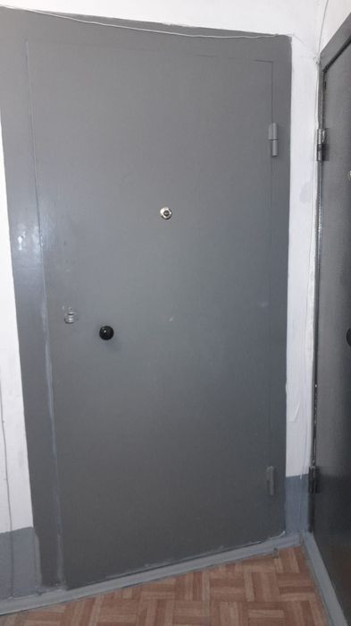 Продам железную дверь