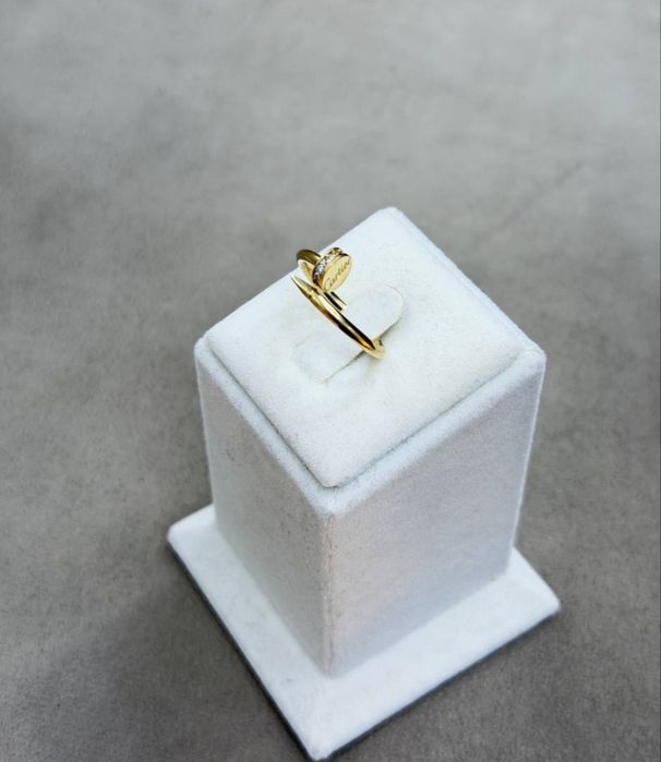 Сарик Тилла узук , CARTIER , вес 1,64 гр,размер 17,5 проба 585